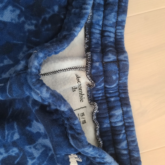 Abercrombie trackpants - Picture 2 of 3